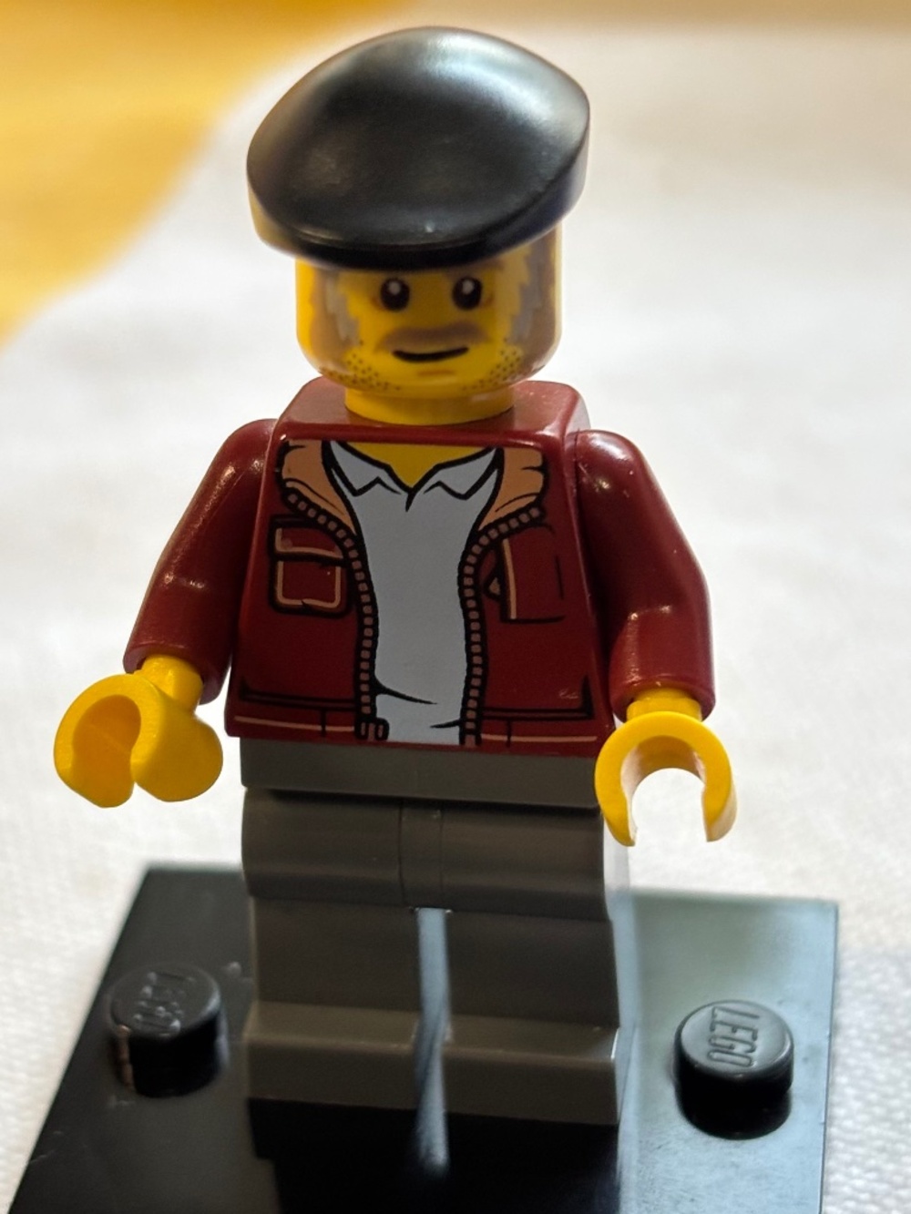 Lego Town (twn424) Vintage Taxi Driver with stand.